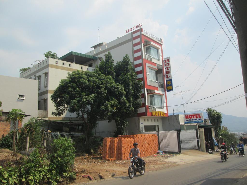 Ngoc Phuong Hotel Баолок Экстерьер фото